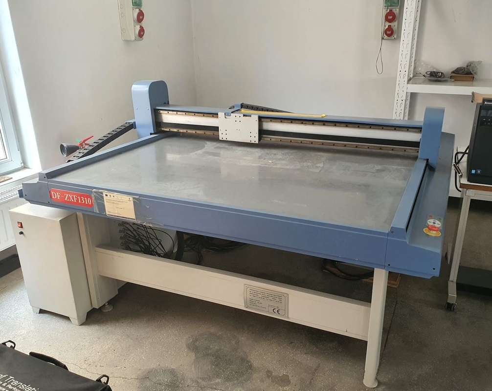 Machine de découpe pour emballage et papier ondulé